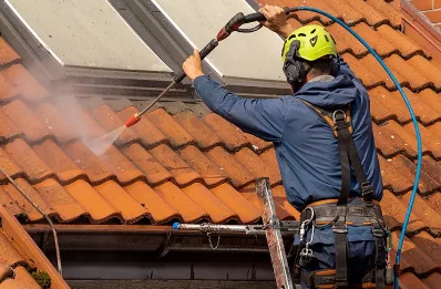 Démoussage et hydrofuge de toiture à Orcières